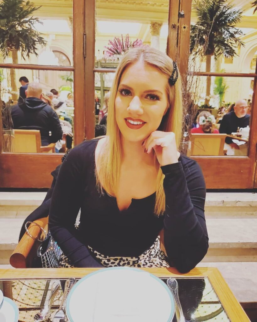 Candice Dare Biography: Age, Career, Height & Net Worth